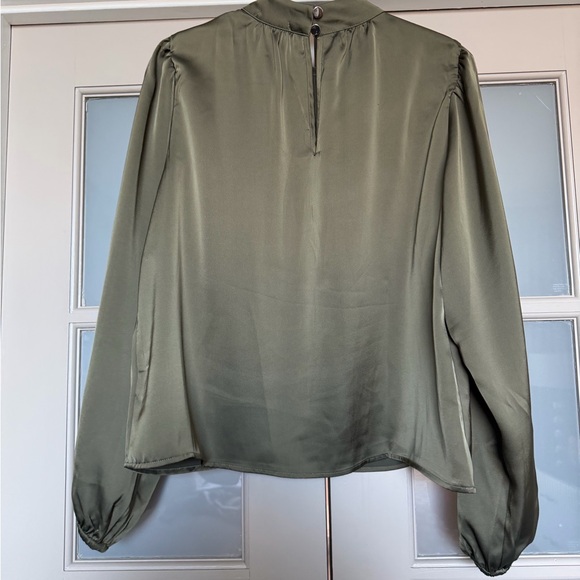 Evereve Olive Blouse with Long Sleeves - Picture 2 of 4